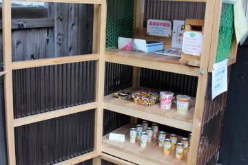 <p>The unmanned food and goods stand</p>