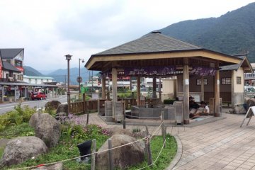 <p>The foot bath, or ash-yu in Japanese, can seat about 15 people or more.</p>