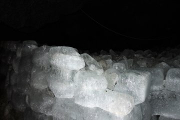 <p>Blok-blok es</p>
