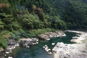 Melewati Gifu dengan kereta Wide View Hida