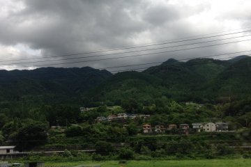 Melewati Gifu dengan kereta Wide View Hida