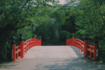 Jembatan Sugi no Ohasi di Taman Kastil Hirosaki
