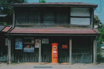 Kotak pos di luar area Taman Kastil Hirosaki