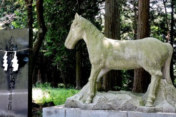 <p>Statue of a horse</p>