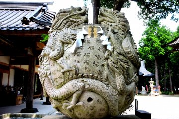 <p>To dragons cling to an inscribed stone ball</p>
