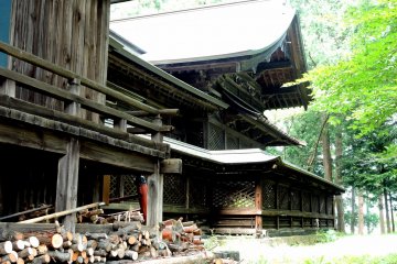 <p>Side view of shrine building</p>