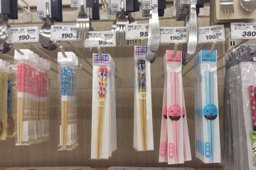 <p>Piranti untuk anak-anak</p>