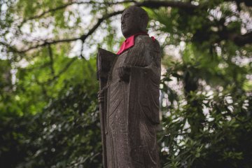 <p>One of many temple statues</p>