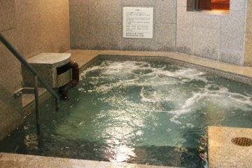 <p>Mata air panas alami&nbsp;"Park Side Spa"</p>