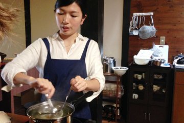 Akiho from Cooking Sun demonstrates every dish step by step, and then you can try cooking it.