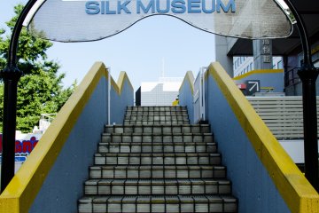 <p>Pintu masuk museum</p>