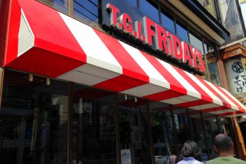 <p>Who could not see the restaurant's huge name above the red-and-white shade awning?</p>
