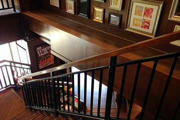 <p>The vintage interior gave TGI Friday's a unique ambience.</p>
