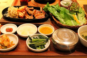 직접 삽겹살을 굽고 싶었지만 준비가 된채로 나왔다. 그래도 맛있었으니 됐다.