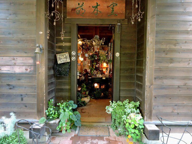 <p>Entrance to one of the stores</p>