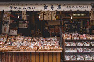 <p>Rice cakes and crackers, sold in abundant here</p>