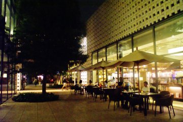 <p>la terrasse du restaurant, Ivy Place &nbsp;</p>