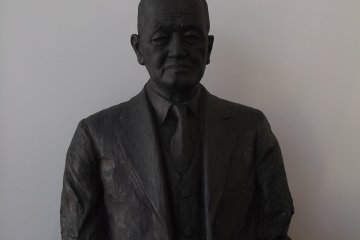 <p>A bust near the entrance, I imagine of the museum's founder</p>
