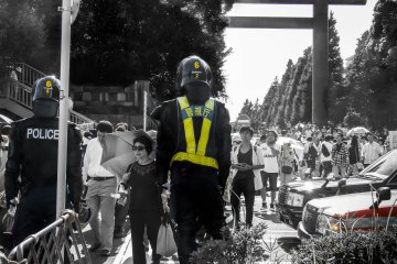 <p>Amidst a heavy police presence, this year`s annual commemoration took place in and around the notorious Yasukuni Shrine</p>
