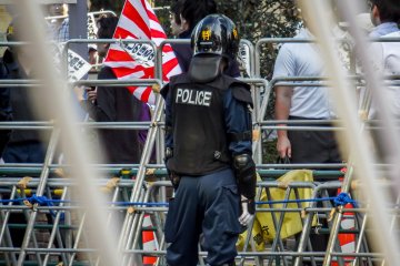 <p>Interestingly, despite the large crowds and heavy police presence I didn`t feel intimidated once</p>