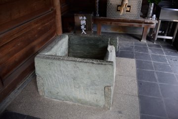 <p>Kobo-Daishi reportedly discovered the well feeding this fountain in order to save farmers (17th temple)</p>