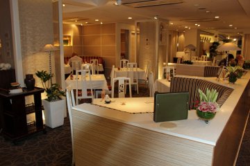 <p>Another view of the dining room</p>