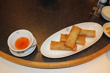 <p>Spring rolls/egg rolls &nbsp;</p>
