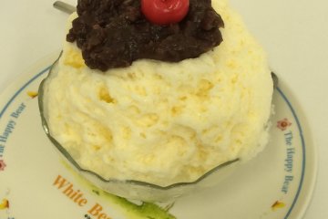 Susu yang diberi tambahan rasa berupa pasta Kacang merah