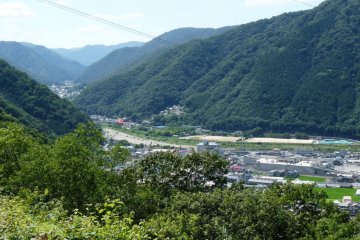 <p>Menatap jauh ke lemba</p>
