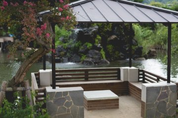 <p>A few nice areas to rest!</p>