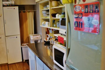 <p>L'autre partie de la cuisine</p>