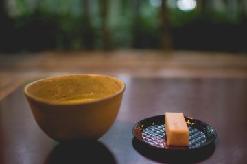 <p>Matcha tea with a sweet</p>