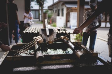 <p>Basin to purify yourself</p>