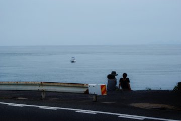 <p>L'ambiance est paisible sur la chemin</p>