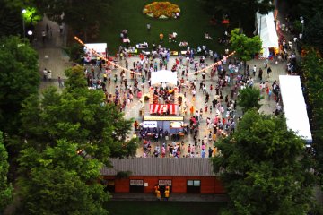Menghabiskan Waktu di Taman Odori