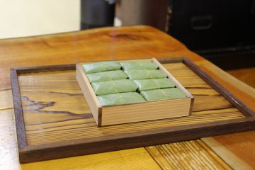<p>A box of kakinohazushi</p>