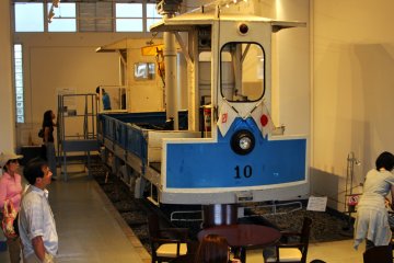 <p>Beberapa tram dari tahun yang berbeda ditempatkan di museum ini</p>