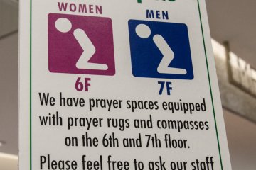 <p>Prayer rooms available for the visitors &nbsp;</p>