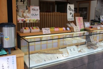 <p>The dessert case</p>