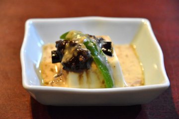 <p>Tofu with sesame sauce</p>
