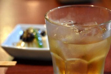 <p>Sweet ume-shu (plum sake) goes well with salty oden<br />
&nbsp;</p>
