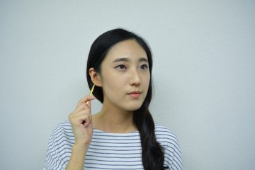 <p>Gold metal mimikaki</p>