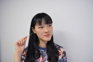 <p>Gold metal mimikaki</p>