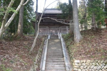Home of the oldest rotating sutra shelf in Japan.