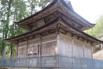 Home of the oldest rotating sutra shelf in Japan.