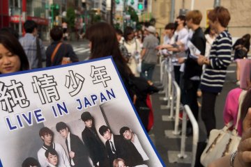N'oubliez pas de récupérer le flyers d'un groupe de K-Pop