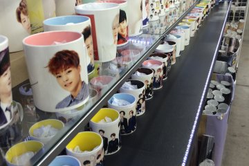 Achetez un mug avec votre membre de K-Pop préféré dessus