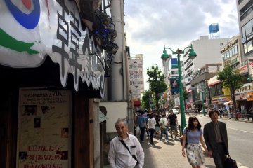 Des panneaux en coréen donnent le sentiment d'avoir quitté le Japon