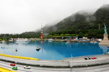 <p>The areas of the buildings are very close to each other, so you can see Tokyo Tower, the Tokyo Skytree and the statue of liberty at the same time.&nbsp;</p>