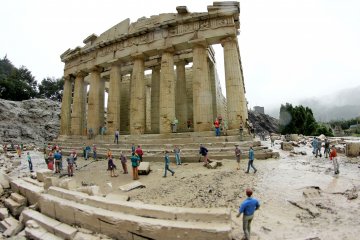 <p>Ancient buildings from Greece or Italy and many other European countries. You can get very close to the ruins.&nbsp;</p>